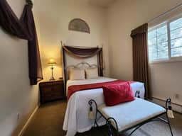 Cascade Suite 226- With Seasonal Pool Access