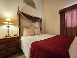 Cascade Suite 226- With Seasonal Pool Access