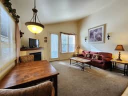Cascade Suite 226- With Seasonal Pool Access