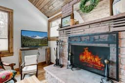 Crooked Pine Cottage-Close to the RMNP