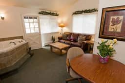 Cimmaron Suite 212- With Seasonal Pool Access