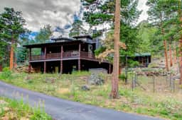 Luxury and Privacy- 30 Days or More with a Hot Tub