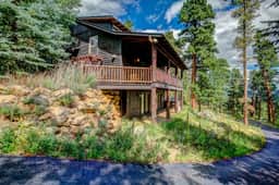 Luxury and Privacy- 30 Days or More with a Hot Tub