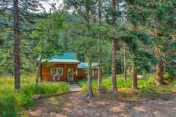Riverside`s Hideout Cabin- With Hot Tub!