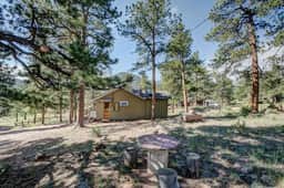 Crooked Pine Cottage-Close to the RMNP