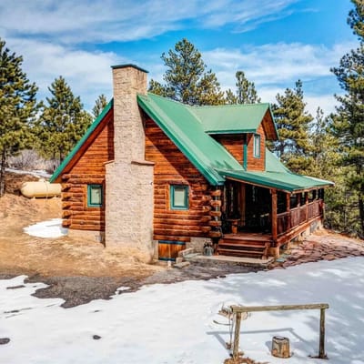 Charming Log Cabin!