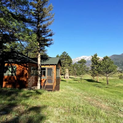 Ypsilon Cabin- Located IN the Heart of RMNP!