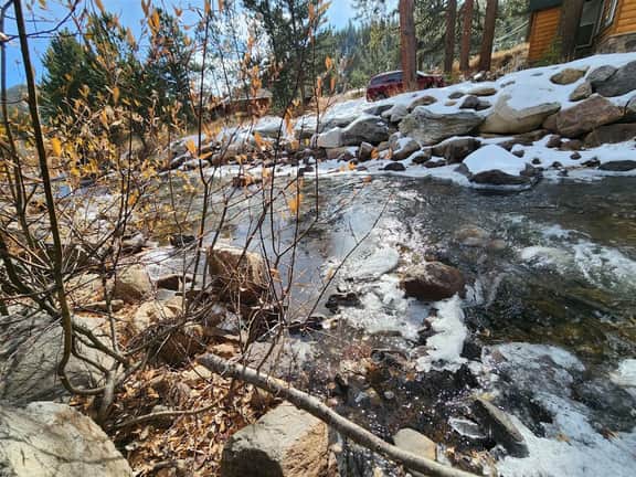Cascade Suite 225- With Seasonal Pool Access!