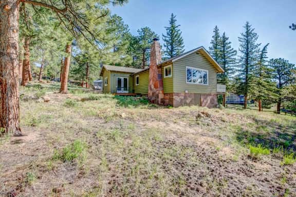 Crooked Pine Cottage-Close to the RMNP