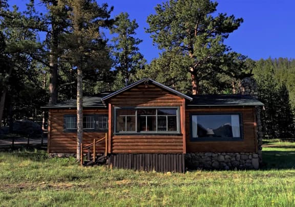 Ypsilon Cabin- Located IN the Heart of RMNP!