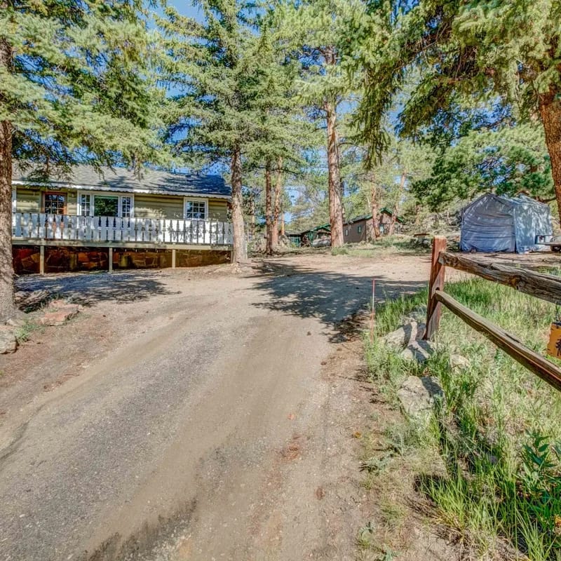 Crooked Pine Cottage-Close to the RMNP